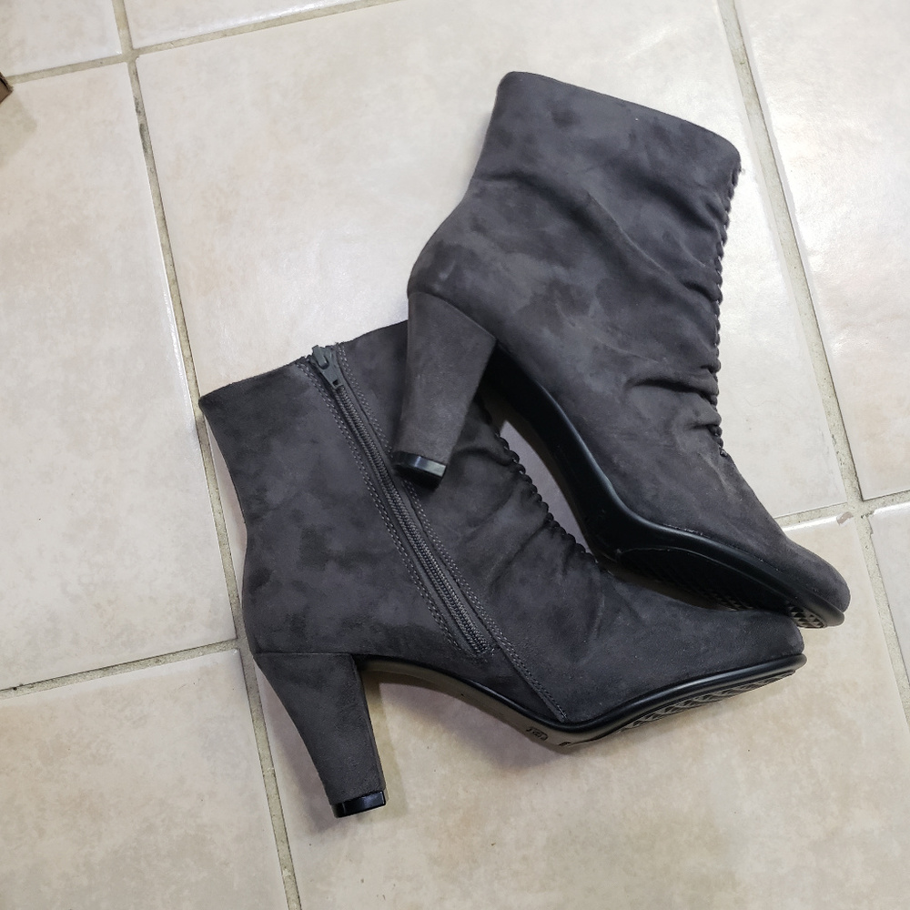 Aerosoles Heel Rest, Gray, Booties, 6.5
